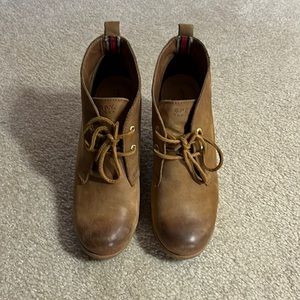Sperry Harlow burnish leather booties
